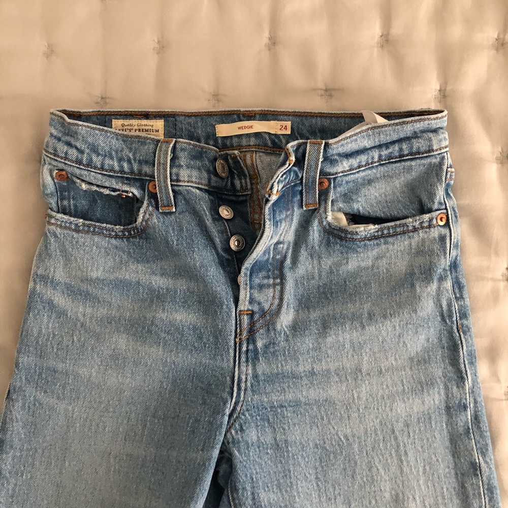 Women’s Levi’s Wedgie Jeans Size 24